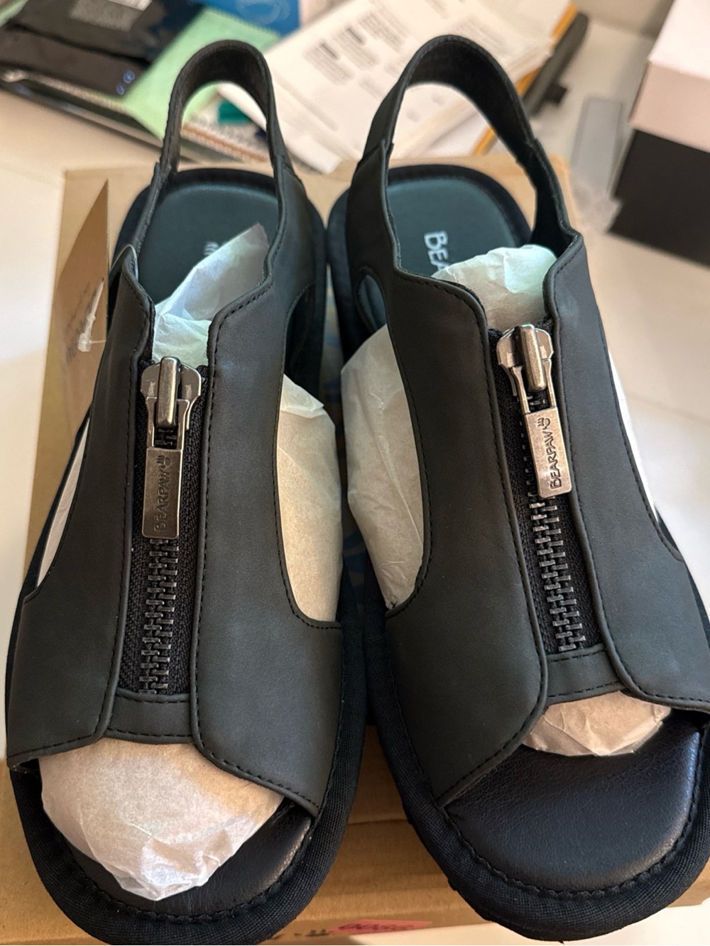 Bearpaw Women’s Venice Sandals Black Leather Size 8 New with Box